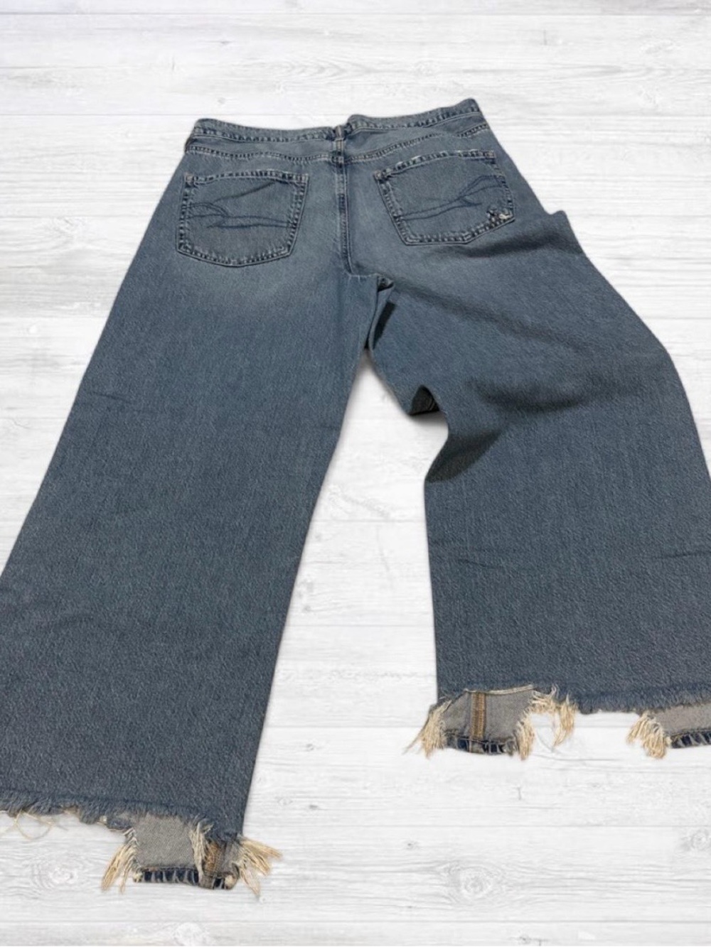 American Eagle Outfitters Wide-Leg Raw Hem Jeans in Dark Gray